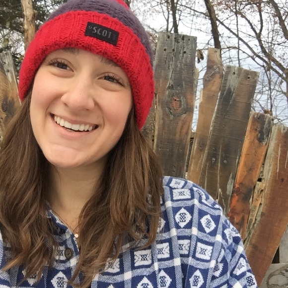 I’m a Jersey girl living in Brooklyn. I love quality and unique vintage finds! - Picture 5 of 5